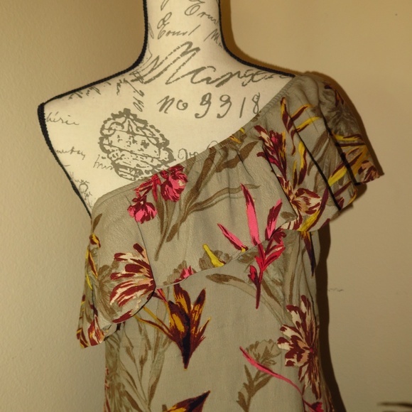 ASTR * One Shoulder Floral Ruffled Medium NWT - Picture 2 of 8